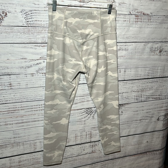 Athleta Elation 7/8 Leggings Tights Light Camo Pint Medium - Picture 12 of 16